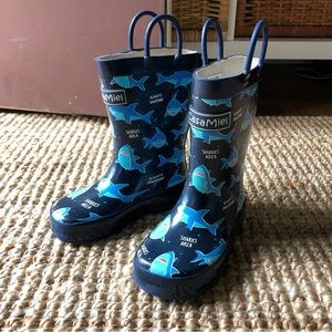 Toddler 7T blue shark rain boots